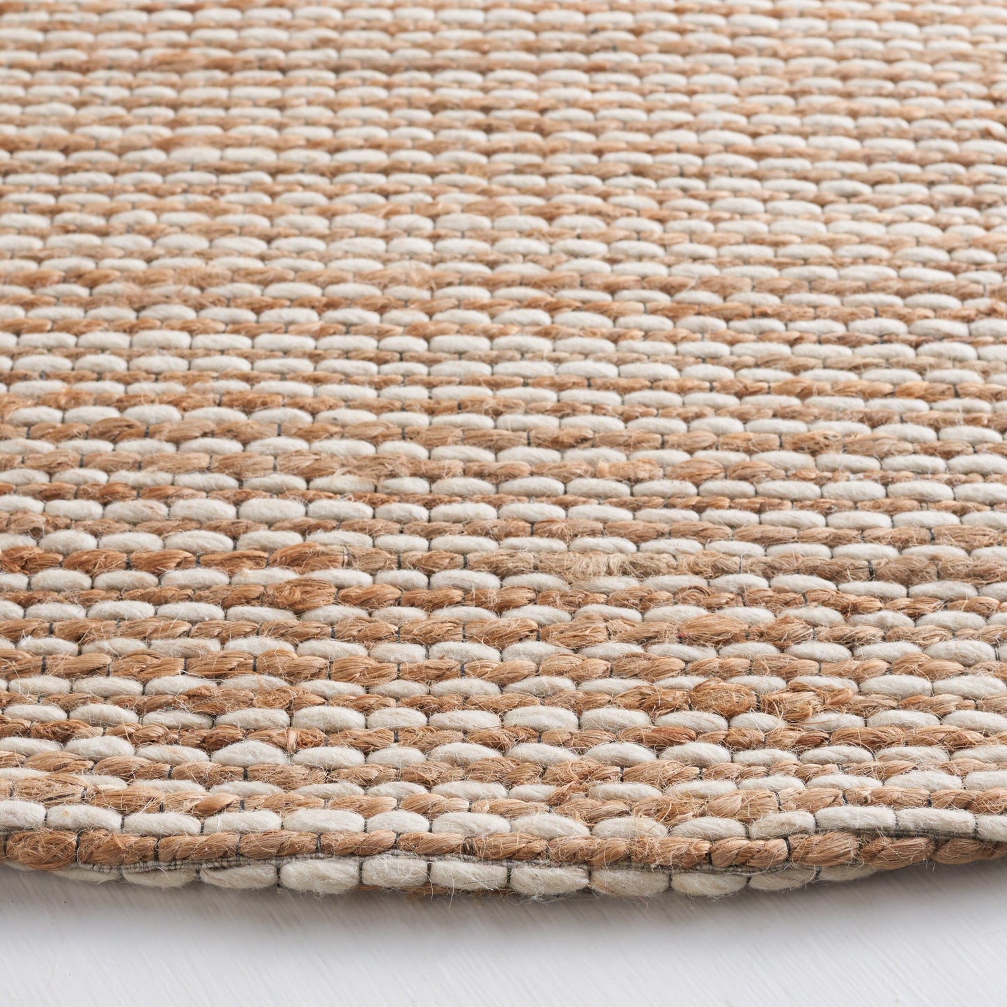 Tapis SAFAVIEH fait main en fibre naturelle Yareli jute et laine.