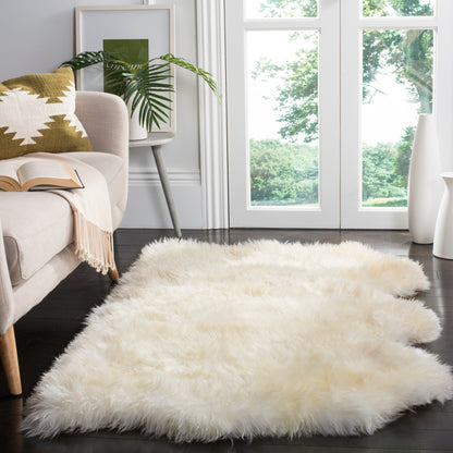 Tapis en peau de mouton véritable Brittnie fait main SAFAVIEH