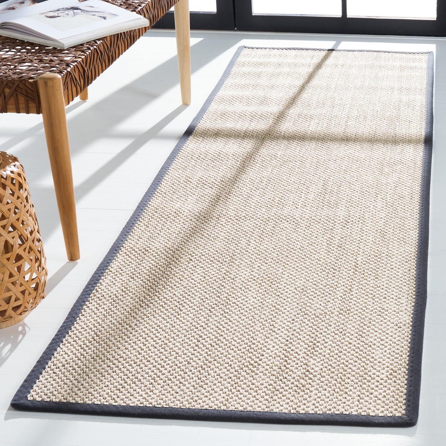 Tapis en sisal Lorine à bordure décontractée en fibres naturelles SAFAVIEH