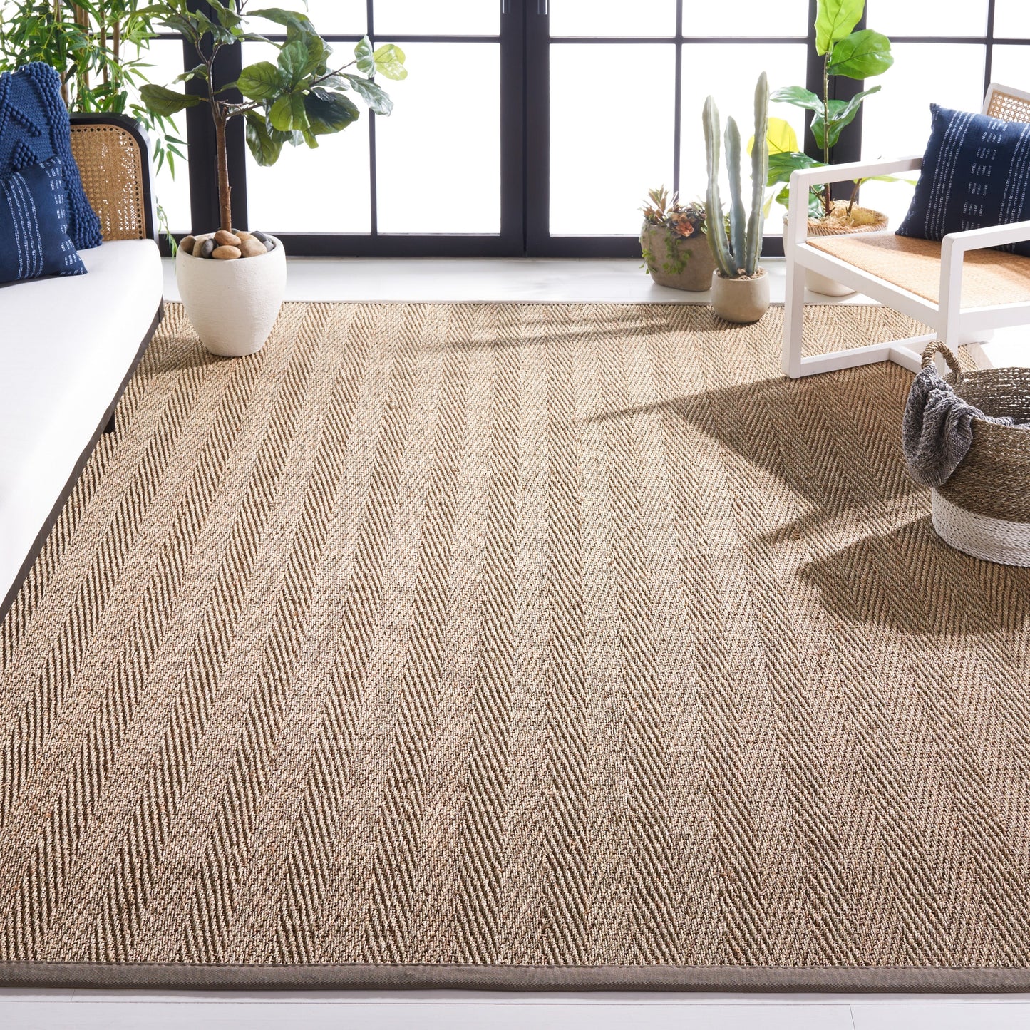 Tapis Trilby en fibres naturelles SAFAVIEH à chevrons en jonc de mer