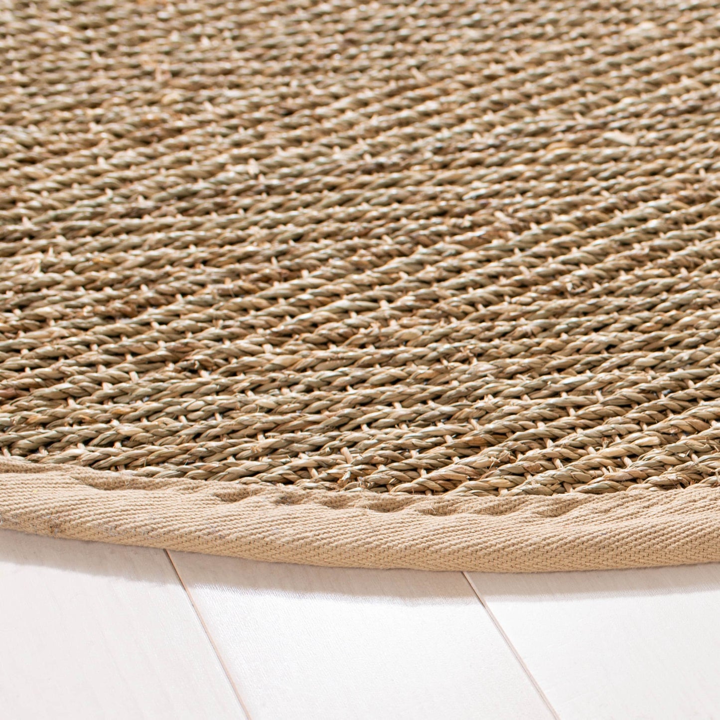Tapis Trilby en fibres naturelles SAFAVIEH à chevrons en jonc de mer