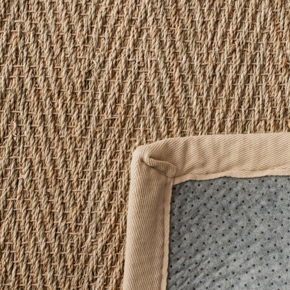 Tapis Trilby en fibres naturelles SAFAVIEH à chevrons en jonc de mer