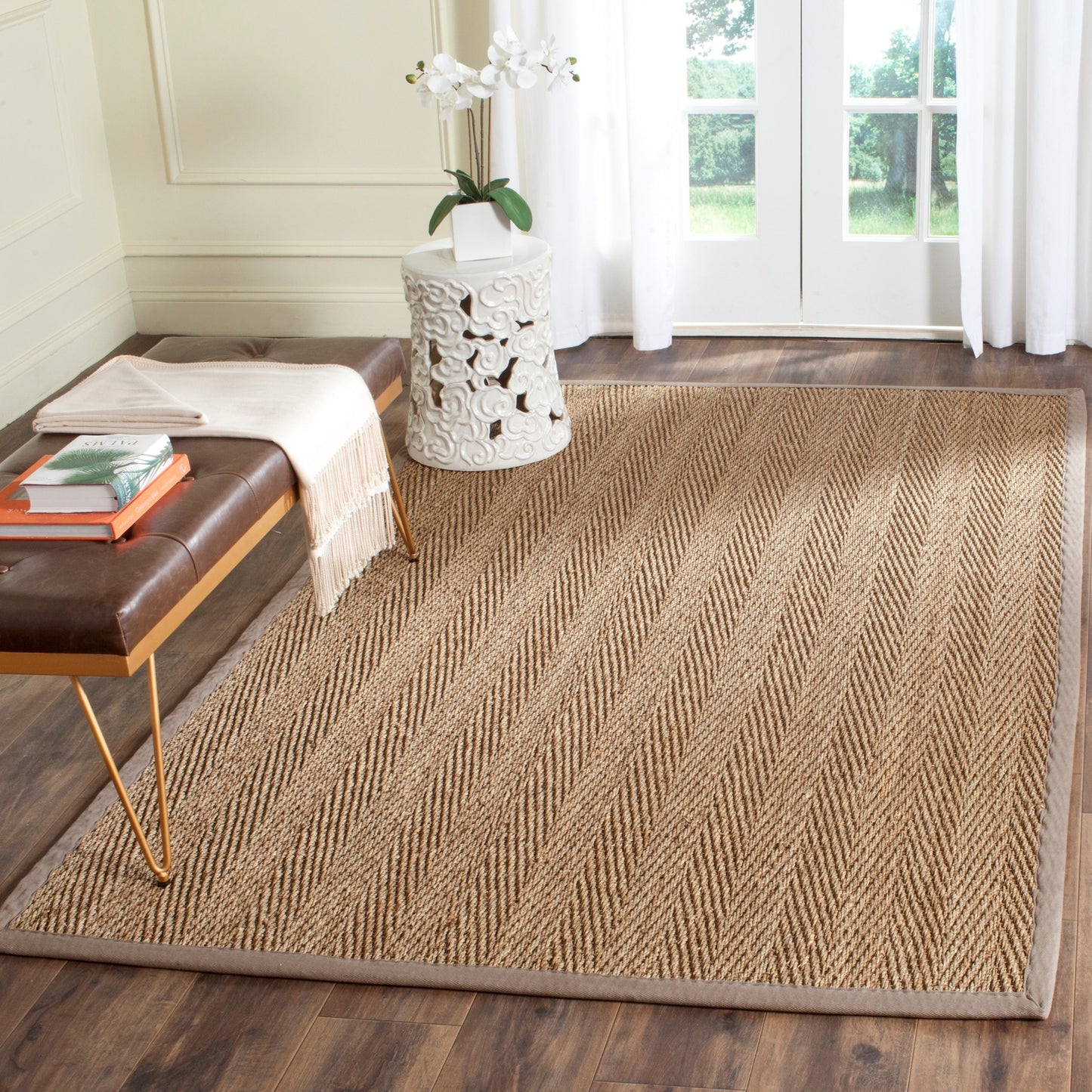 Tapis Trilby en fibres naturelles SAFAVIEH à chevrons en jonc de mer