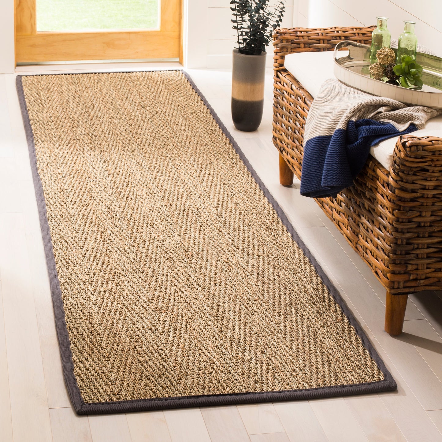 Tapis Trilby en fibres naturelles SAFAVIEH à chevrons en jonc de mer