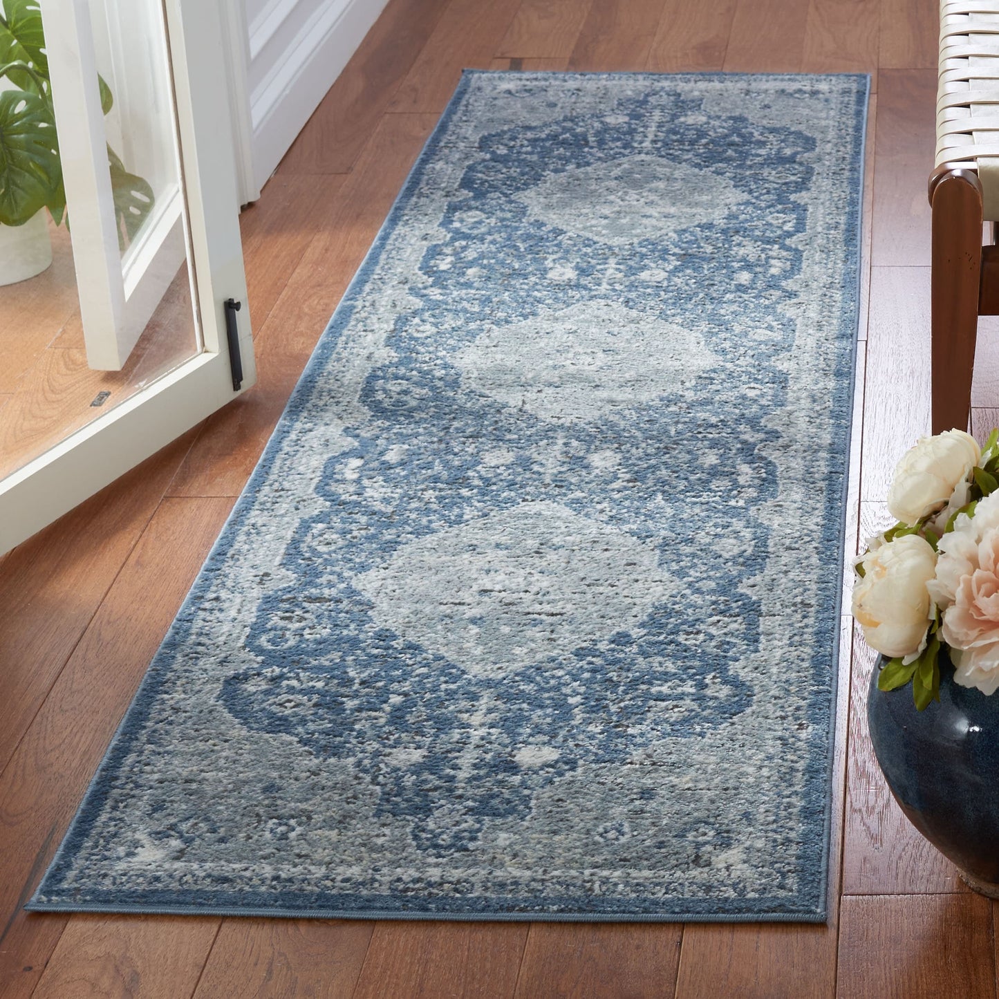 Tapis oriental traditionnel SAFAVIEH Oregon Hildegarde bleu marine/ivoire