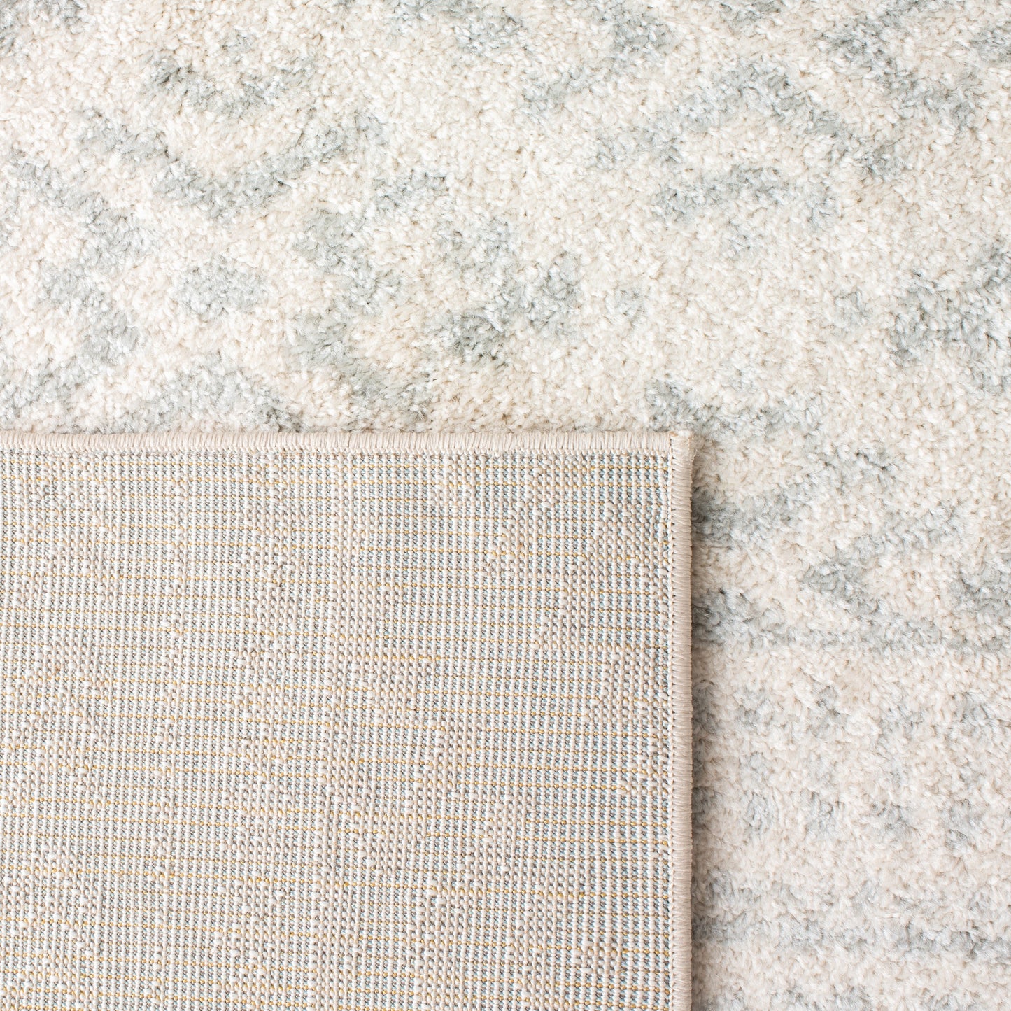 Tapis marocain bohème chic SAFAVIEH Tulum Vetuta