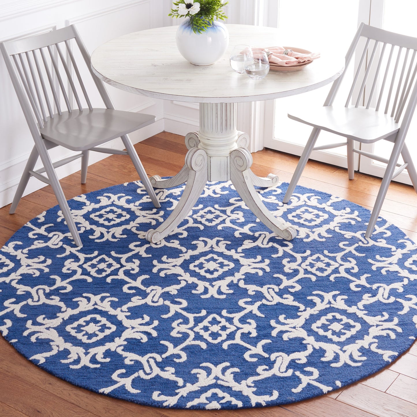 SAFAVIEH, Tapis en laine floral moderne Vesela fait main
