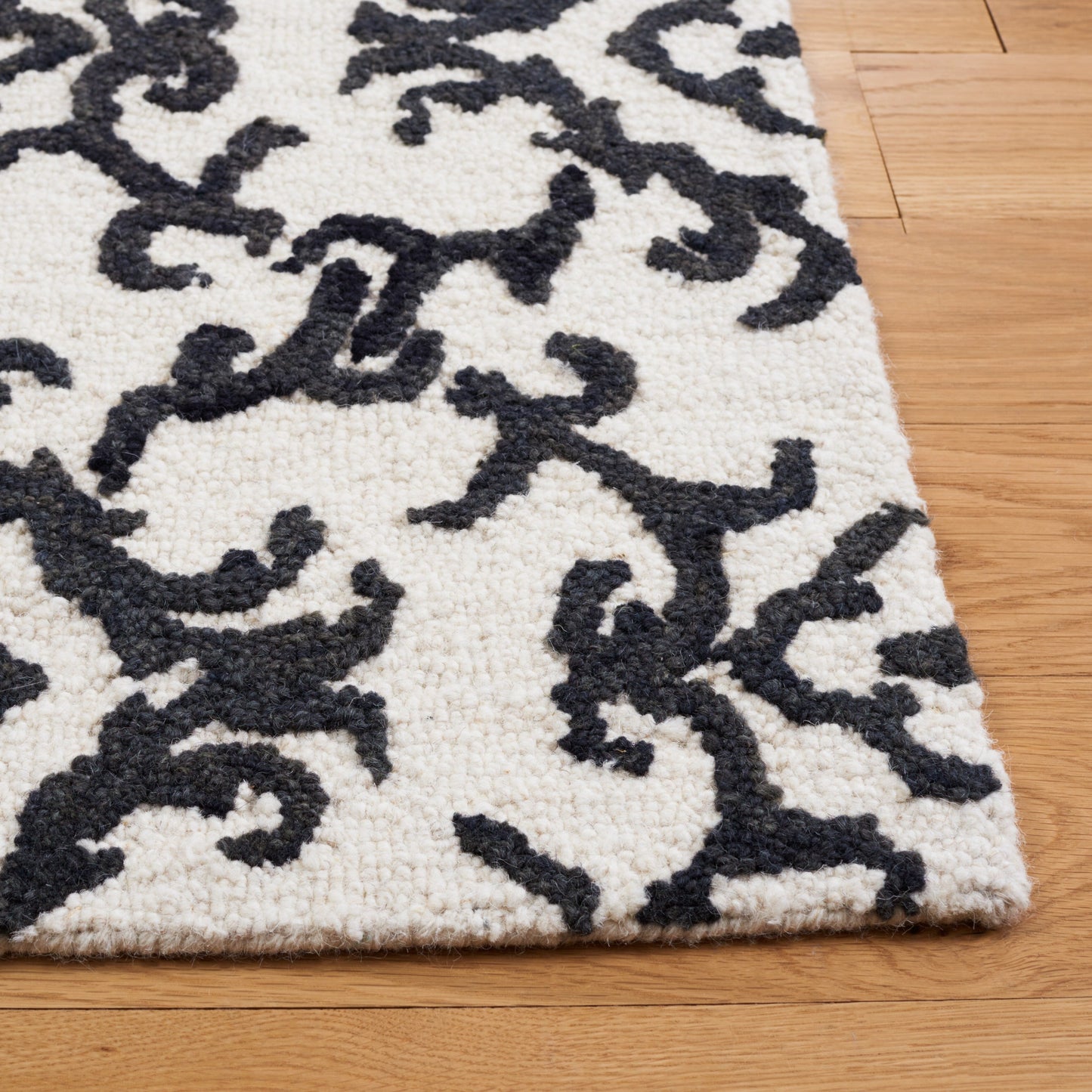 SAFAVIEH, Tapis en laine floral moderne Vesela fait main