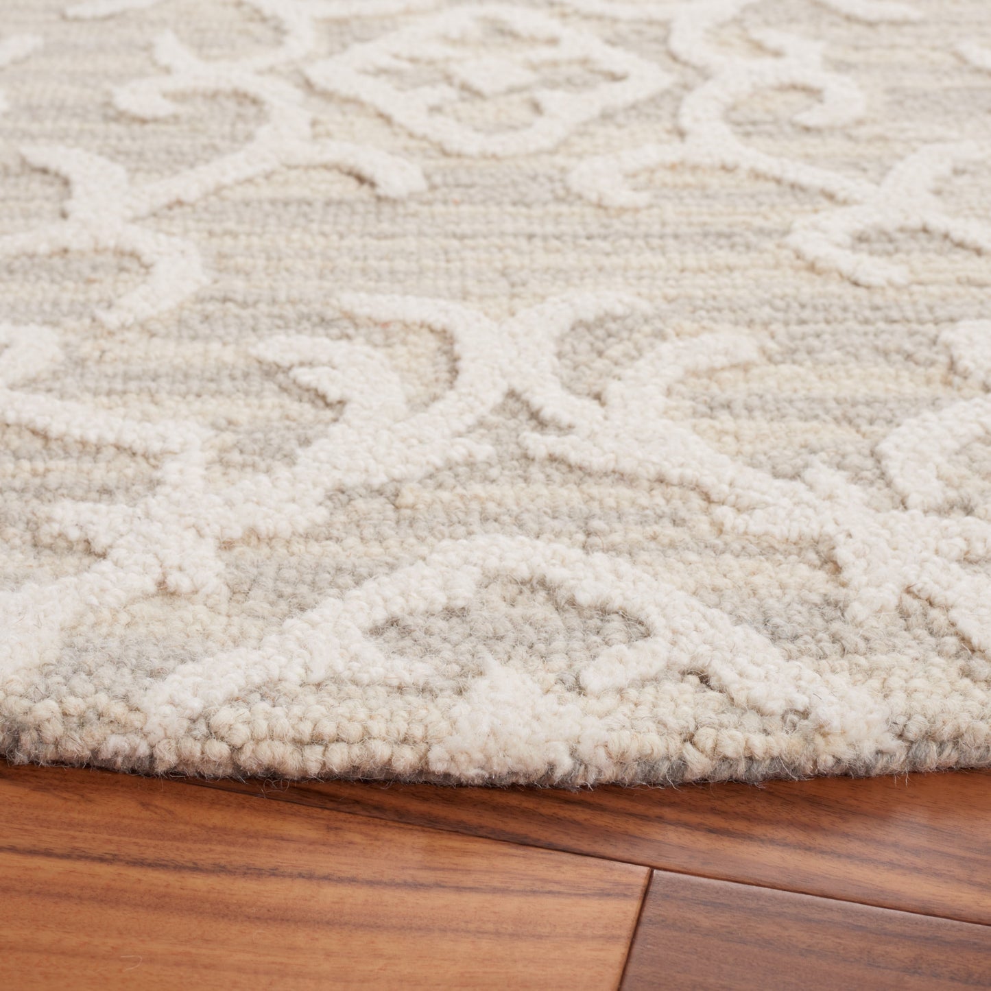 SAFAVIEH, Tapis en laine floral moderne Vesela fait main