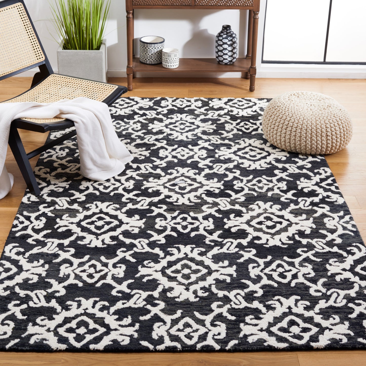 SAFAVIEH, Tapis en laine floral moderne Vesela fait main