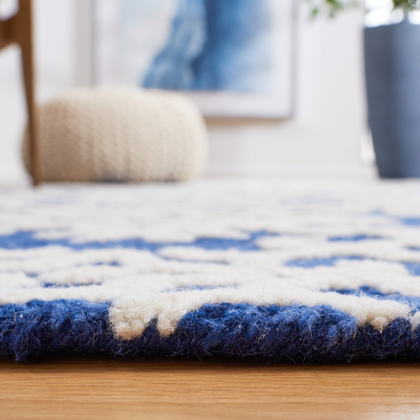 SAFAVIEH, Tapis en laine floral moderne Vesela fait main