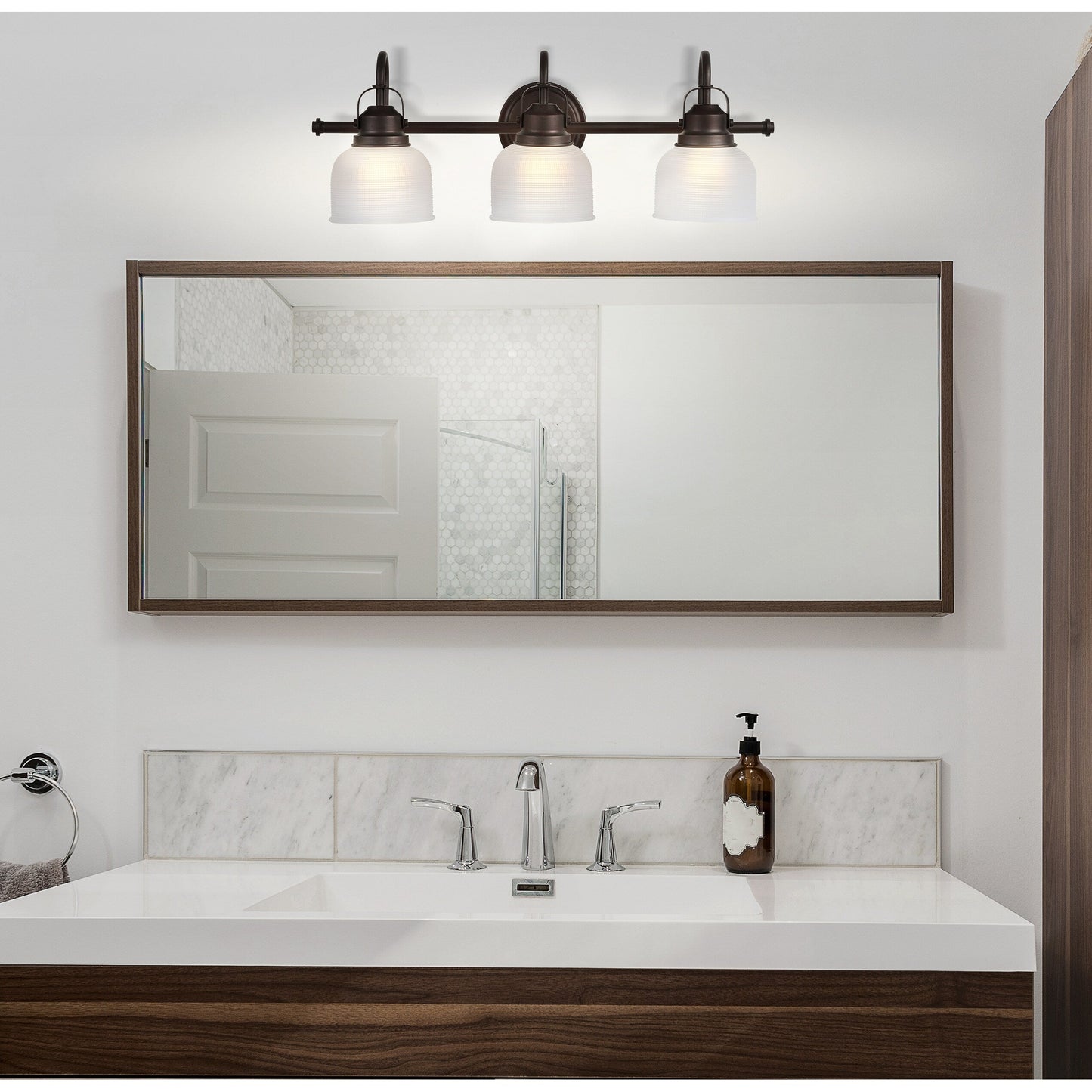 Applique de vanité à LED Shirley en métal/verre, par JONATHAN Y