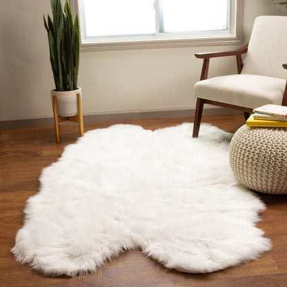 Tapis en fausse fourrure de mouton Silver Orchid Parrott