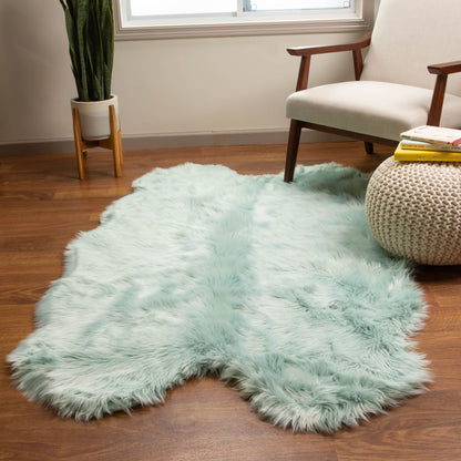 Tapis en fausse fourrure de mouton Silver Orchid Parrott