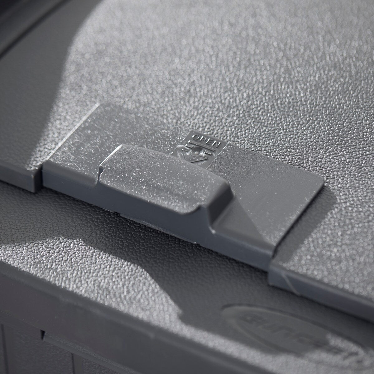 Poubelles dissimulées Suncast de 30 gallons pour l'extérieur et le cyberespace