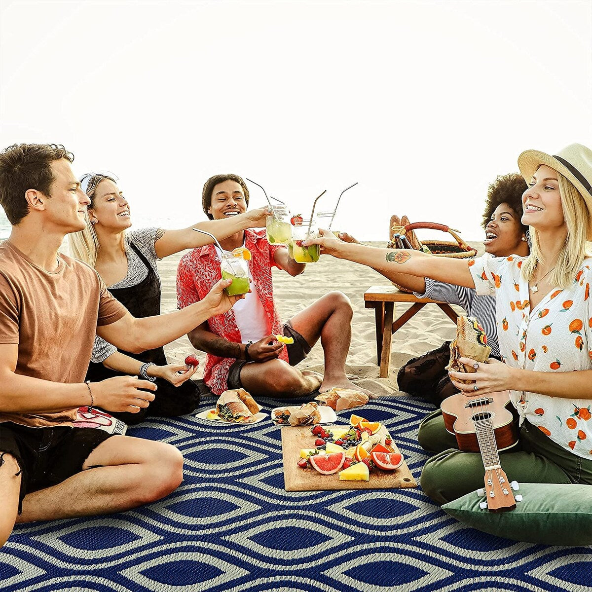 Tapis de sol d'extérieur léger et réversible en plastique recyclé Venice