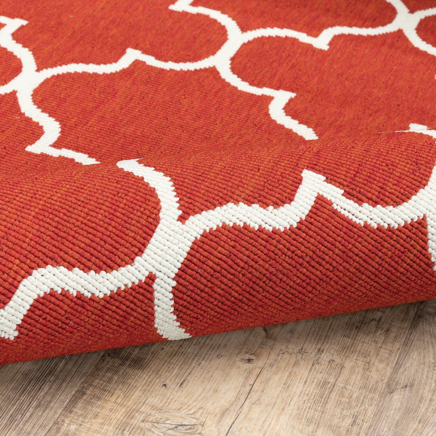 Tapis d'intérieur/extérieur en treillis blanc cassé/rouge brique Vista Home Martinique.