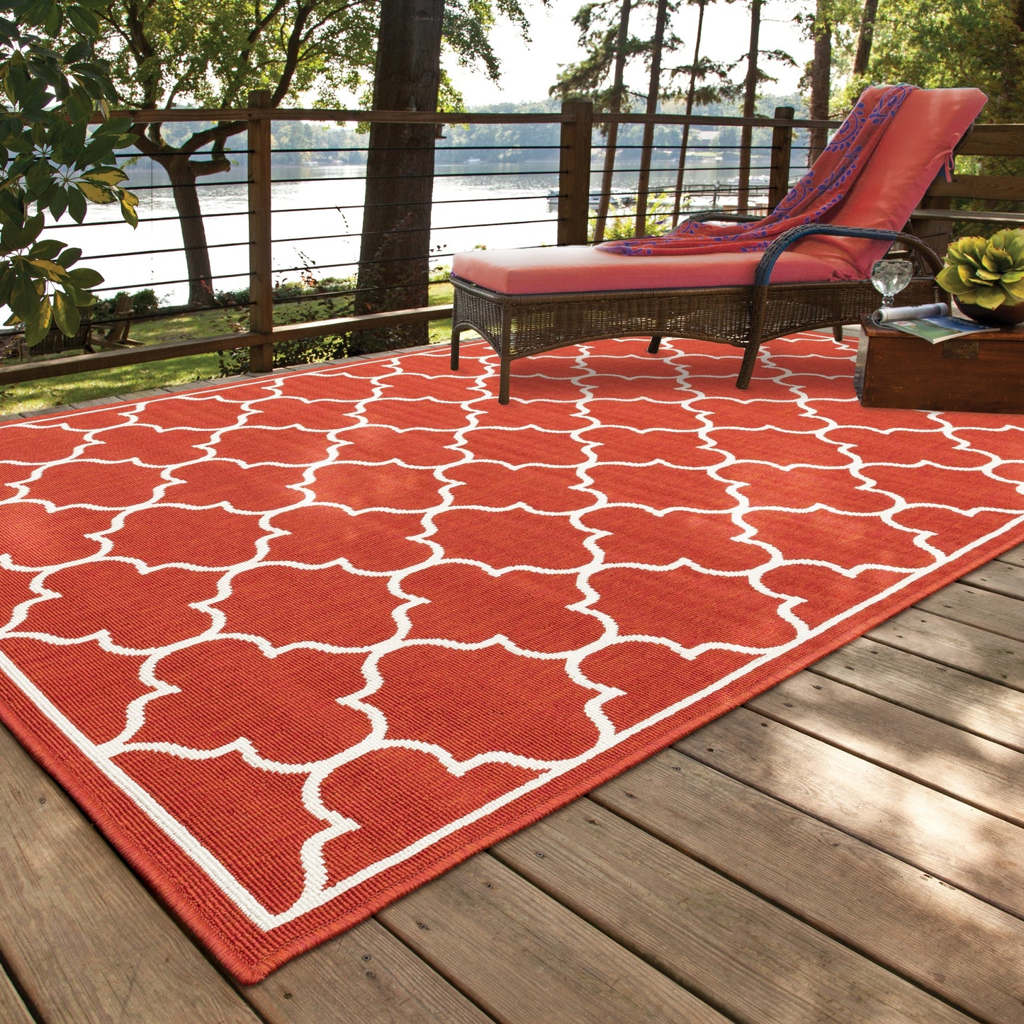 Tapis d'intérieur/extérieur en treillis blanc cassé/rouge brique Vista Home Martinique.