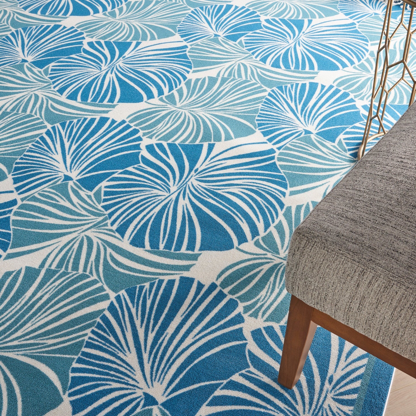 Tapis d'intérieur/extérieur moderne botanique Waverly Sun N' Shade