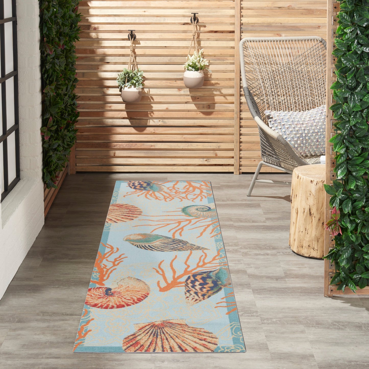 Tapis d'intérieur et d'extérieur Waverly Sun &amp; Shade Shore Thing à motif de coquillages tropicaux et floraux