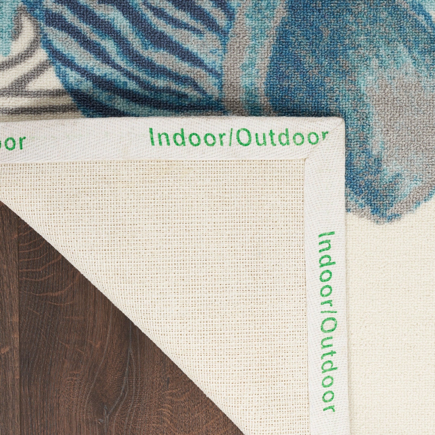 Tapis d'intérieur et d'extérieur Waverly Sun &amp; Shade Shore Thing à motif de coquillages tropicaux et floraux